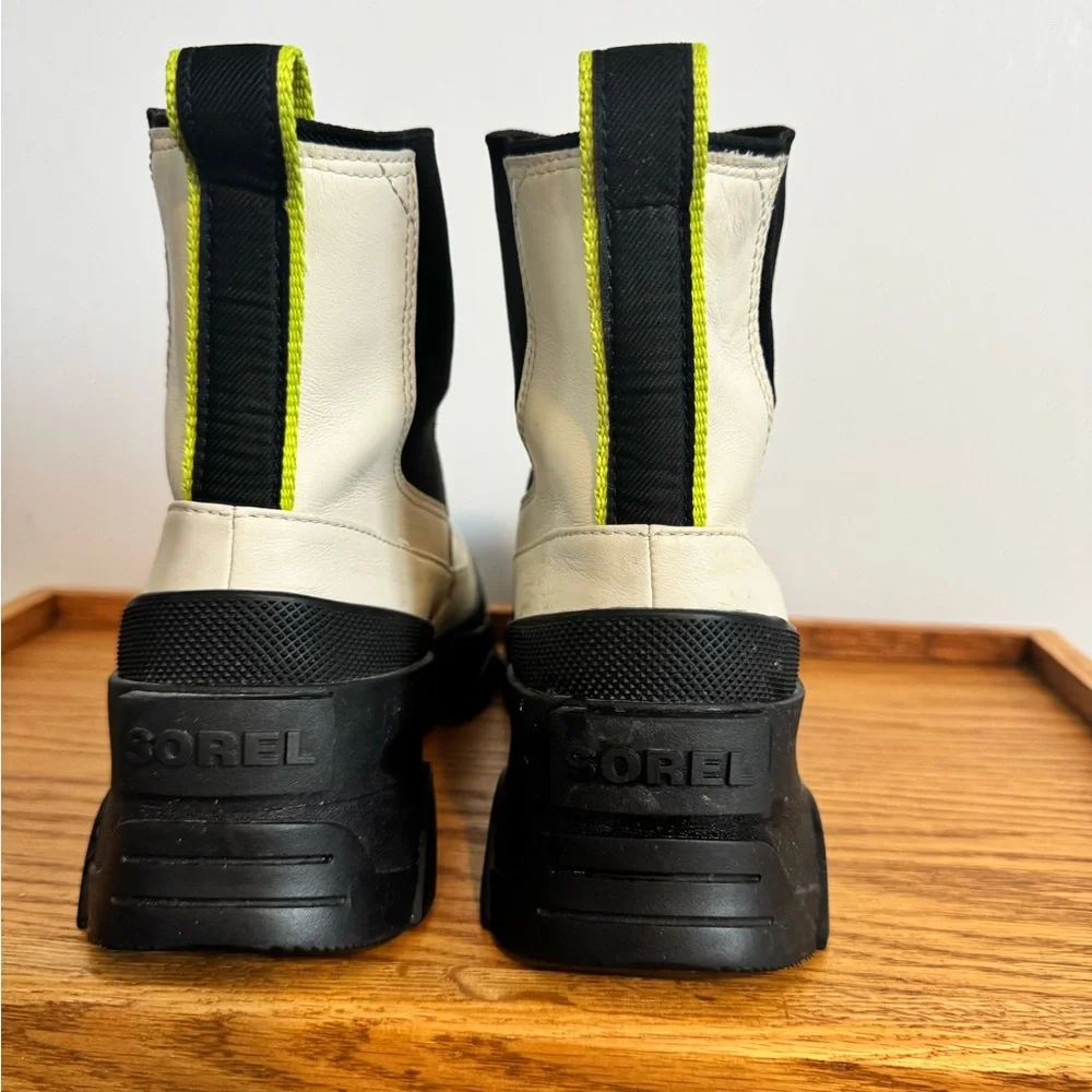 Sorel White and Black Ankle Boots - Picture 5 of 6